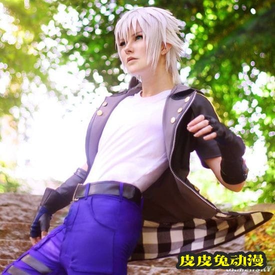 《尼尔：伪装者》凯妮COS 雌雄同体衣服简陋的小姐姐