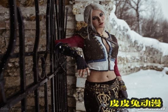 俄妹COS《巫师》系列女主 美腿御姐CG级神还原