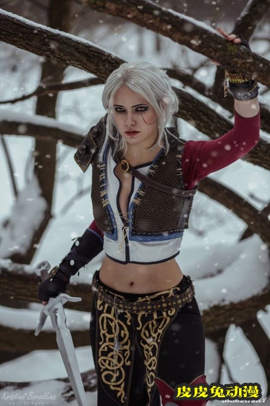 俄妹COS《巫师》系列女主 美腿御姐CG级神还原