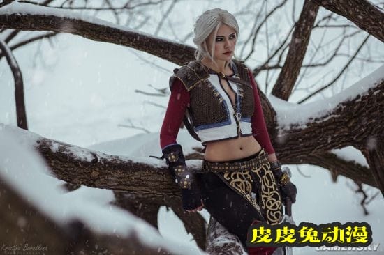 俄妹COS《巫师》系列女主 美腿御姐CG级神还原