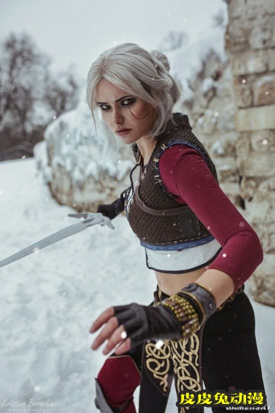 俄妹COS《巫师》系列女主 美腿御姐CG级神还原