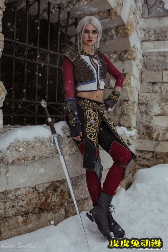 俄妹COS《巫师》系列女主 美腿御姐CG级神还原