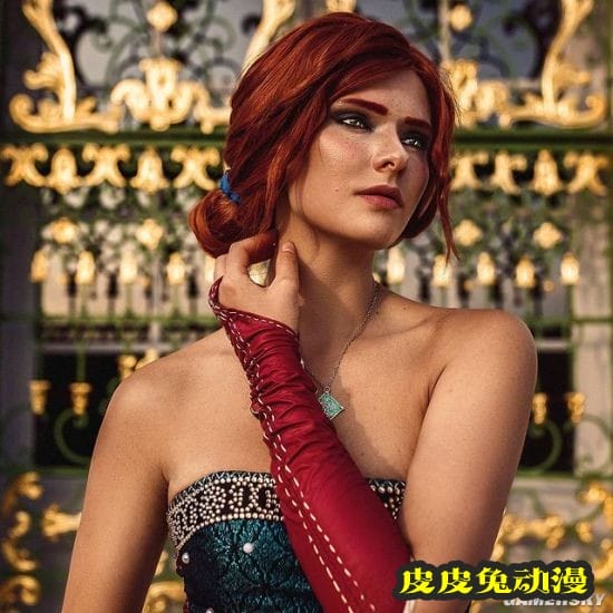 俄妹COS《巫师》系列女主 美腿御姐CG级神还原