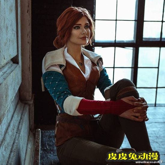 俄妹COS《巫师》系列女主 美腿御姐CG级神还原