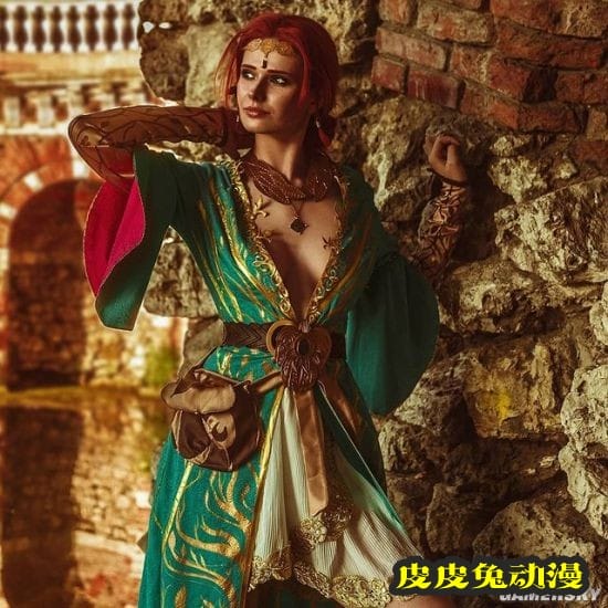 俄妹COS《巫师》系列女主 美腿御姐CG级神还原