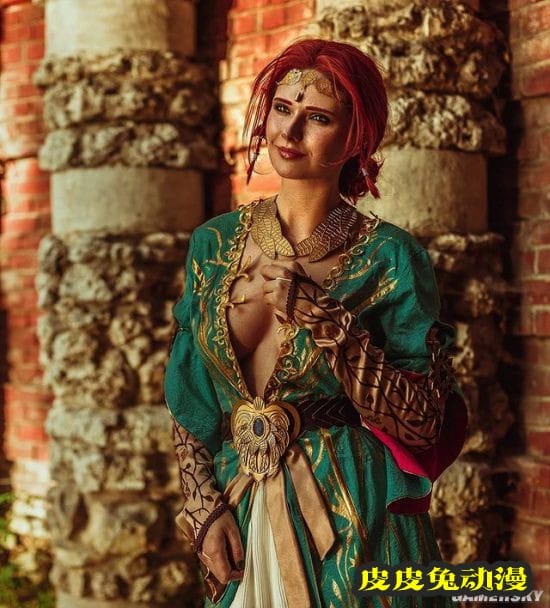 俄妹COS《巫师》系列女主 美腿御姐CG级神还原