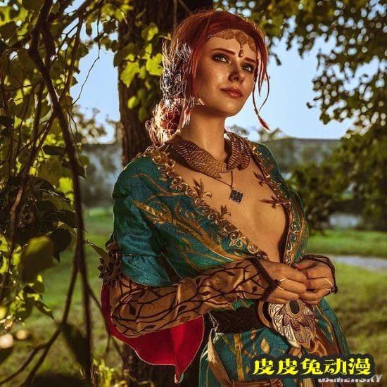 俄妹COS《巫师》系列女主 美腿御姐CG级神还原