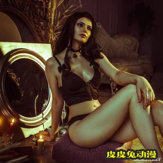 俄妹COS《巫师》系列女主 美腿御姐CG级神还原