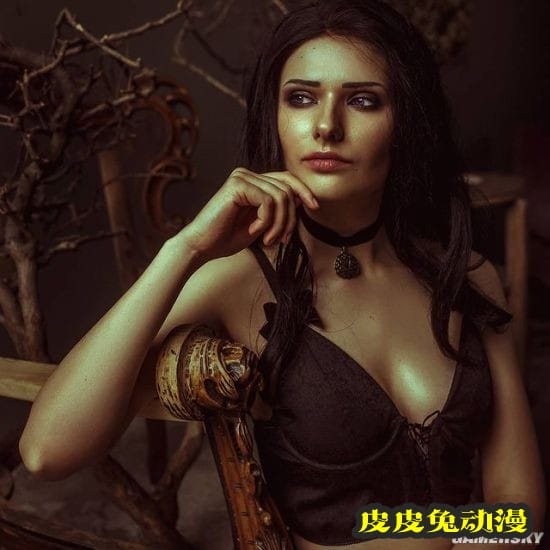 俄妹COS《巫师》系列女主 美腿御姐CG级神还原