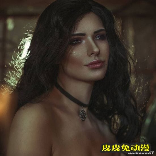 俄妹COS《巫师》系列女主 美腿御姐CG级神还原