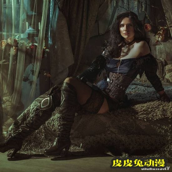 俄妹COS《巫师》系列女主 美腿御姐CG级神还原