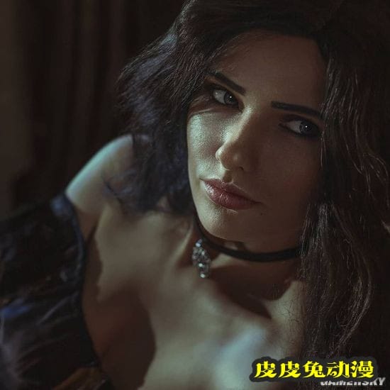 俄妹COS《巫师》系列女主 美腿御姐CG级神还原