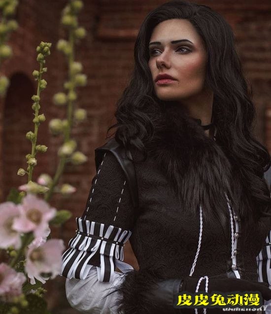 俄妹COS《巫师》系列女主 美腿御姐CG级神还原