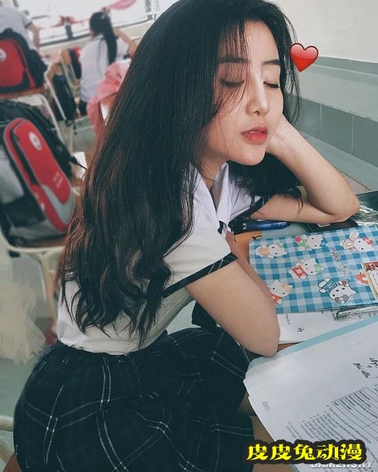 00后越南正妹泳装解禁 火辣穿搭大秀成熟身材