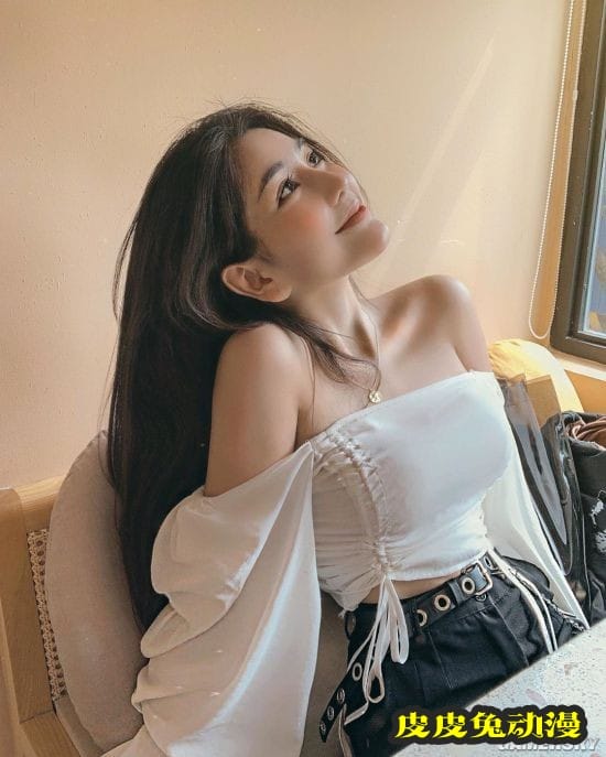 00后越南正妹泳装解禁 火辣穿搭大秀成熟身材