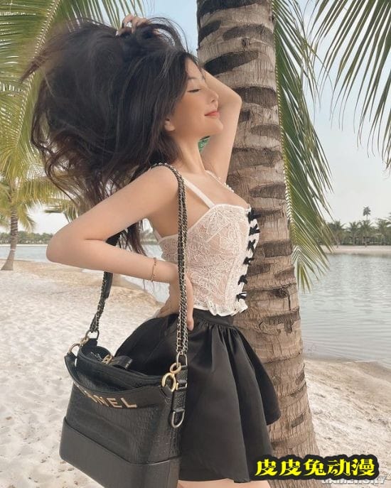 00后越南正妹泳装解禁 火辣穿搭大秀成熟身材