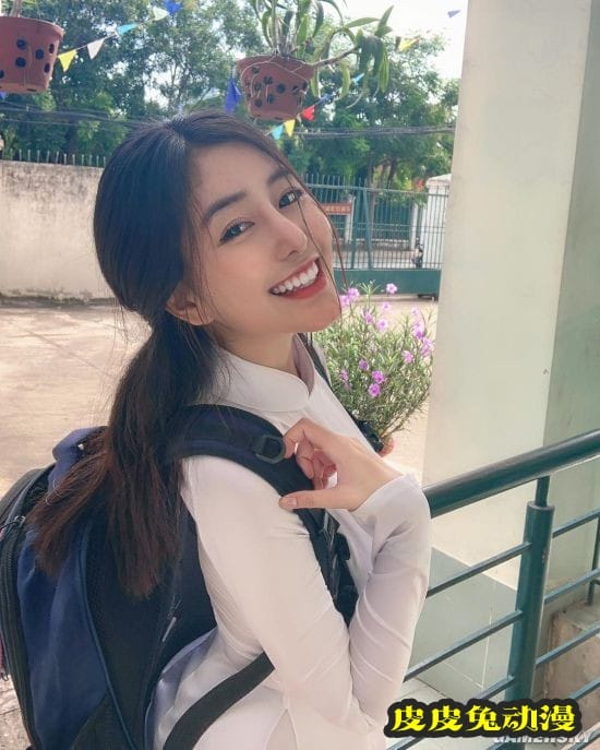 00后越南正妹泳装解禁 火辣穿搭大秀成熟身材