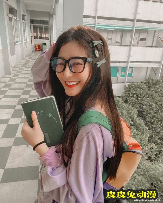 00后越南正妹泳装解禁 火辣穿搭大秀成熟身材