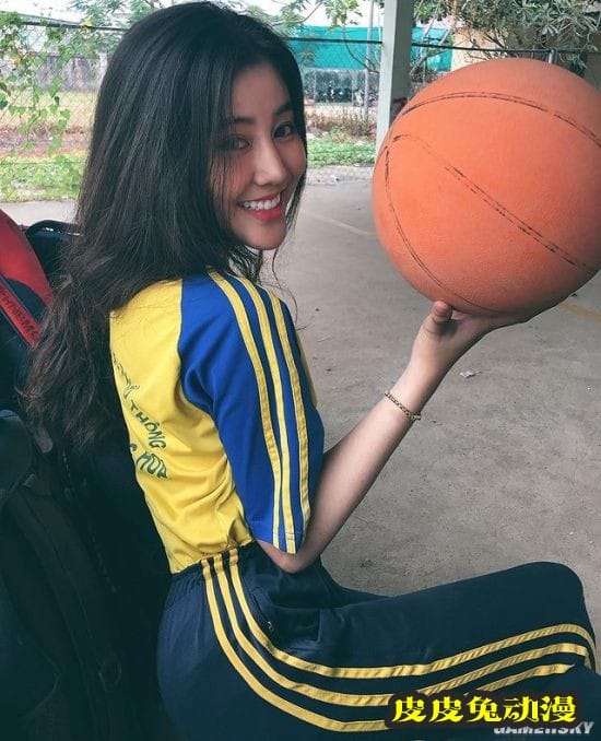 00后越南正妹泳装解禁 火辣穿搭大秀成熟身材