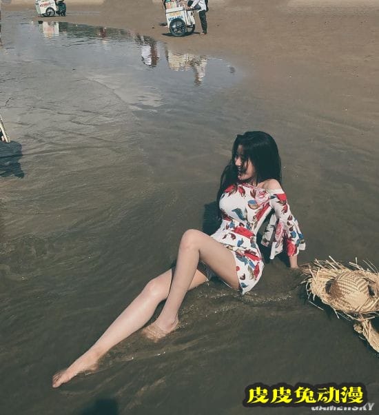 00后越南正妹泳装解禁 火辣穿搭大秀成熟身材