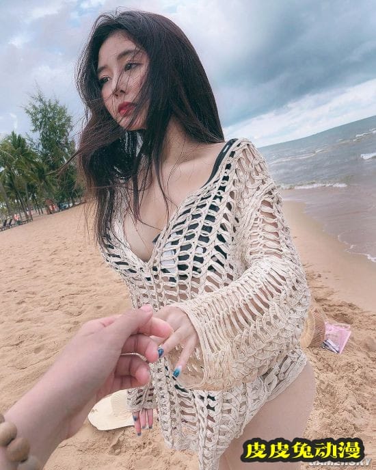 00后越南正妹泳装解禁 火辣穿搭大秀成熟身材