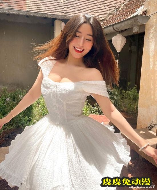 00后越南正妹泳装解禁 火辣穿搭大秀成熟身材