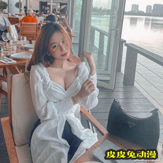 00后越南正妹泳装解禁 火辣穿搭大秀成熟身材