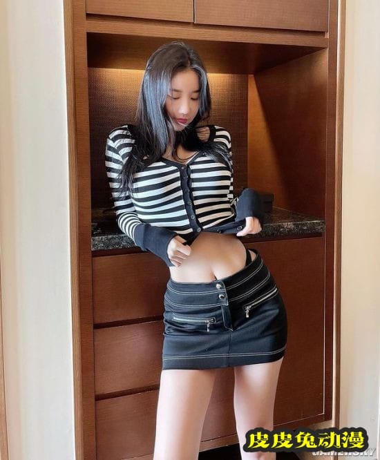 火辣女DJ身材更吸睛 韩国网红发美照比打碟更顺手