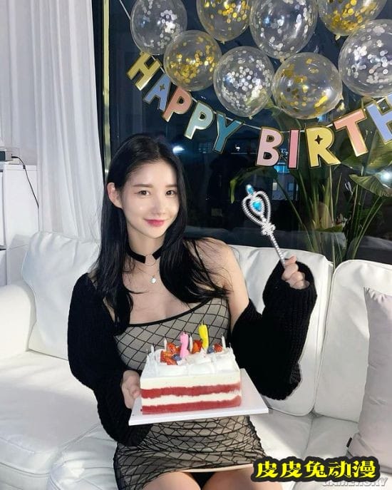 火辣女DJ身材更吸睛 韩国网红发美照比打碟更顺手