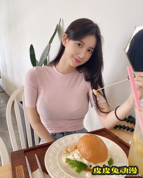 火辣女DJ身材更吸睛 韩国网红发美照比打碟更顺手