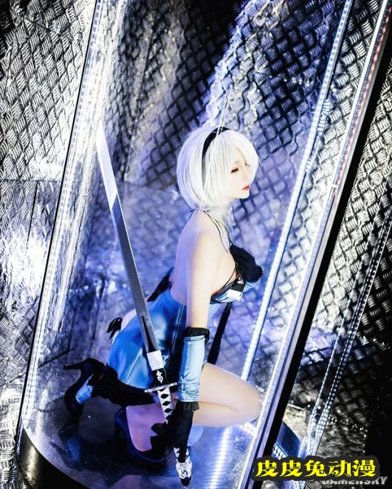 韩妹COS《尼尔》凯妮版2B小姐姐 长腿短裙战力飙升