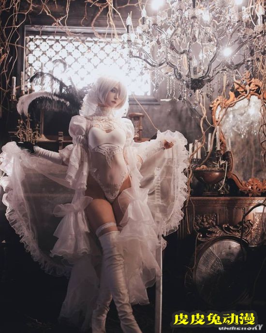 韩妹COS《尼尔》凯妮版2B小姐姐 长腿短裙战力飙升