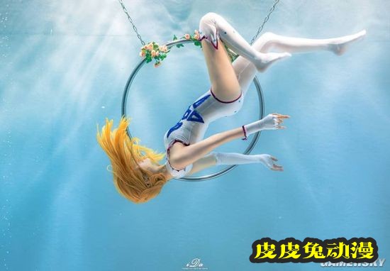 韩妹COS《尼尔》凯妮版2B小姐姐 长腿短裙战力飙升