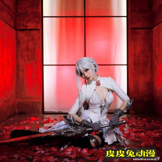 韩妹COS《尼尔》凯妮版2B小姐姐 长腿短裙战力飙升