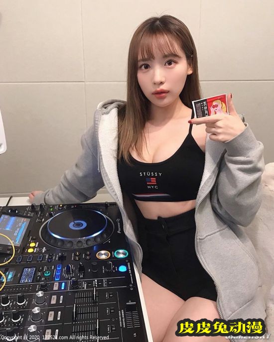 视线总是不由自主 韩国DJ靓妹Mochi