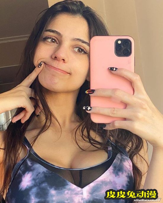 爱穿运动内衣打游戏的正妹 身材爆表的阿根廷主播