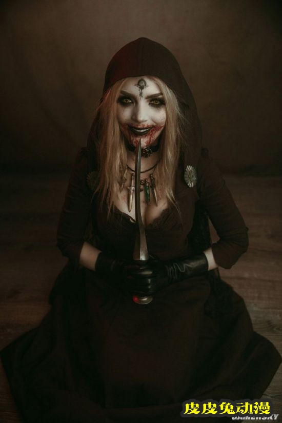 《生化危机8》吸血鬼女儿COS 夺人性命的蛇蝎美人