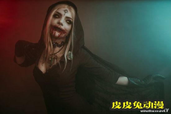 《生化危机8》吸血鬼女儿COS 夺人性命的蛇蝎美人