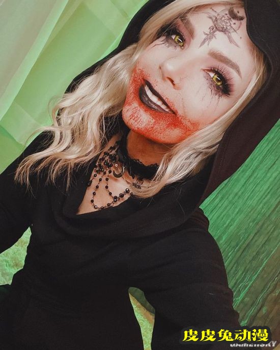 《生化危机8》吸血鬼女儿COS 夺人性命的蛇蝎美人