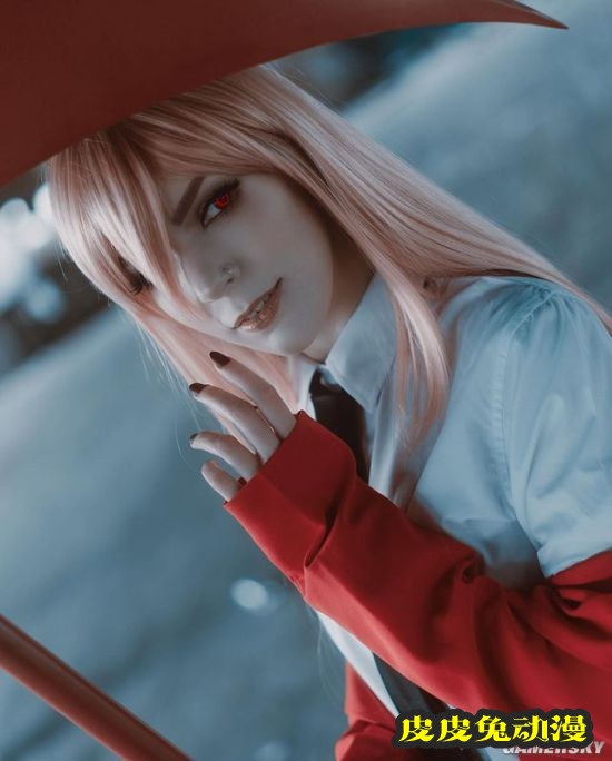 《生化危机8》吸血鬼女儿COS 夺人性命的蛇蝎美人