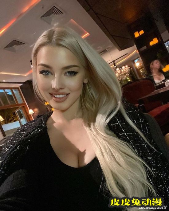 蜂腰长腿藏不住的火辣 俄罗斯精致美人身材出众