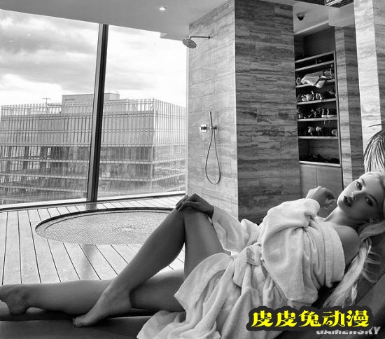 蜂腰长腿藏不住的火辣 俄罗斯精致美人身材出众