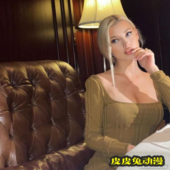 蜂腰长腿藏不住的火辣 俄罗斯精致美人身材出众