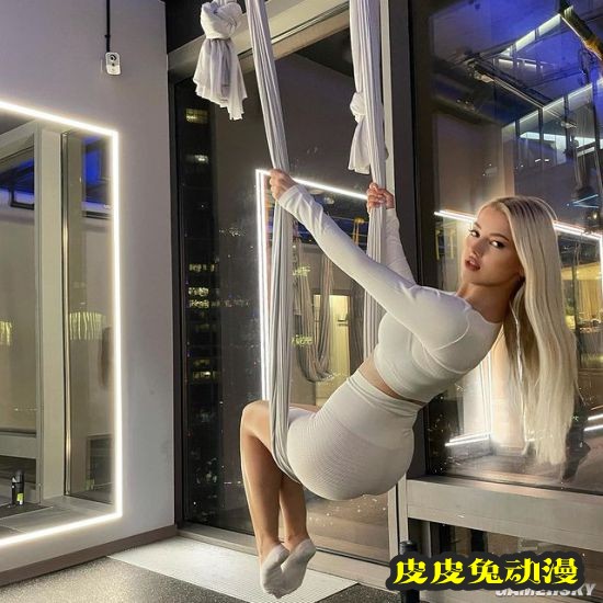 蜂腰长腿藏不住的火辣 俄罗斯精致美人身材出众