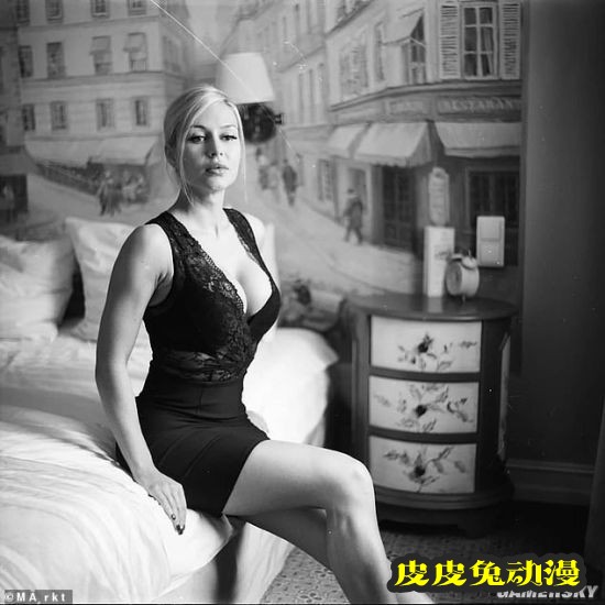 俄罗斯“最美女兵”出名后却被开除 因为一段短视频