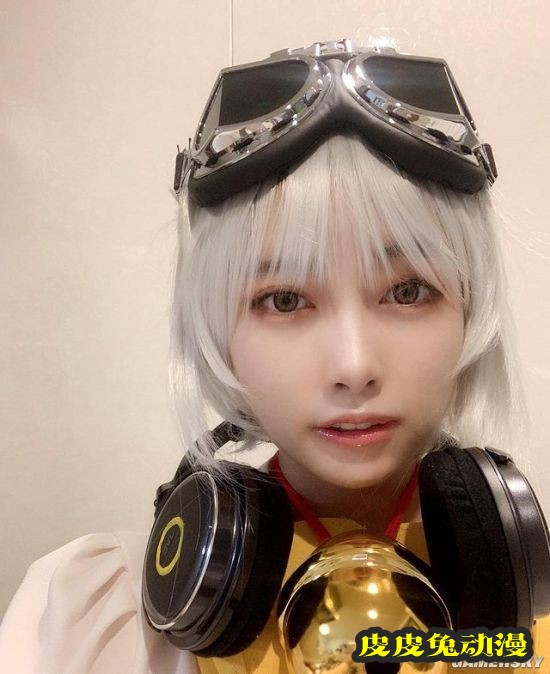 日本女主播边泡温泉边打游戏 到底坑没坑队友？