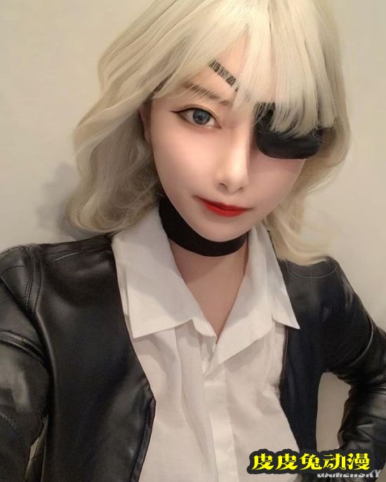 日本女主播边泡温泉边打游戏 到底坑没坑队友？