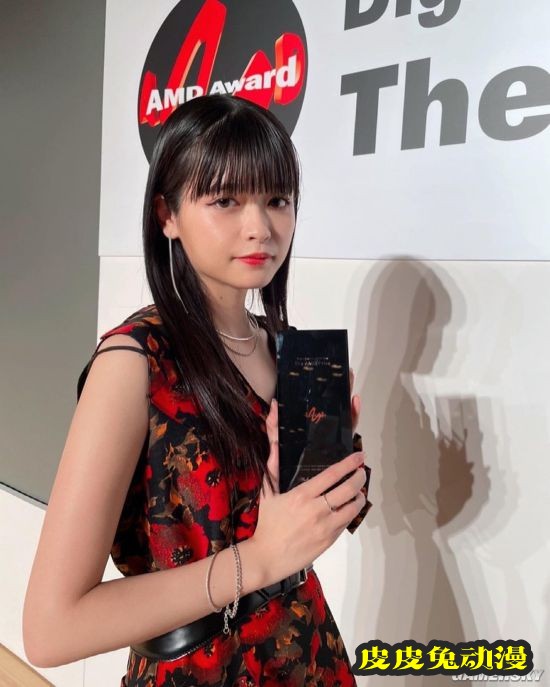 美少女网红“照骗”被扒？素颜照曝光粉丝哀嚎-皮皮兔动漫