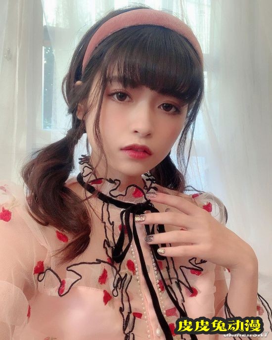 美少女网红“照骗”被扒？素颜照曝光粉丝哀嚎