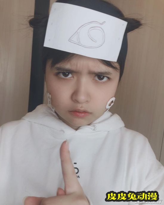 美少女网红“照骗”被扒？素颜照曝光粉丝哀嚎